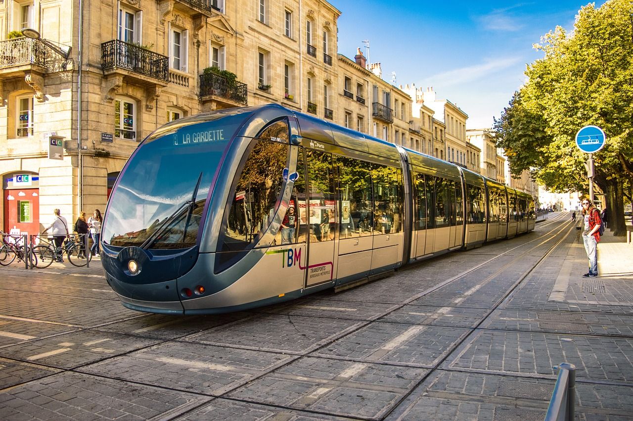 Bordeaux, France, Tram, Circulation